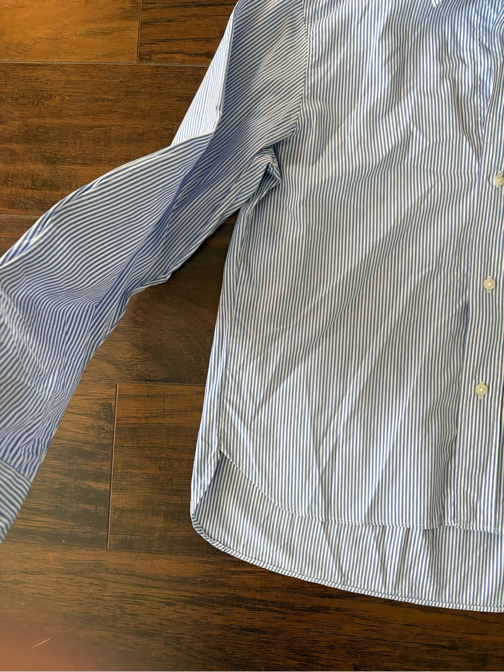 Frank and Eileen untuckable Silvio button up shirt size XS - Picture 2 of 4